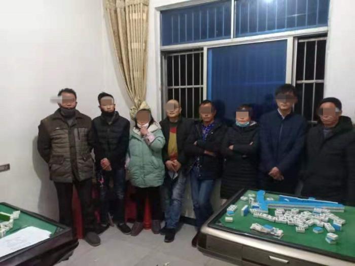 湖北蕲春男子疫情期间聚集多人打麻将被拘留(图