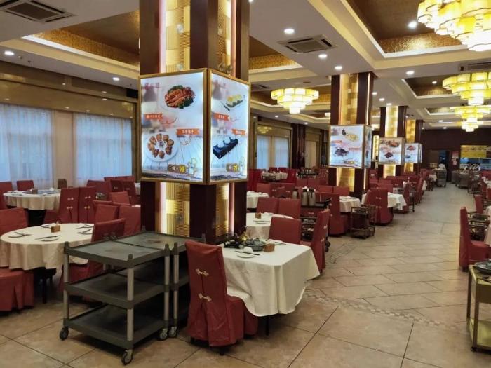 （今年春节酒楼人丁稀少）