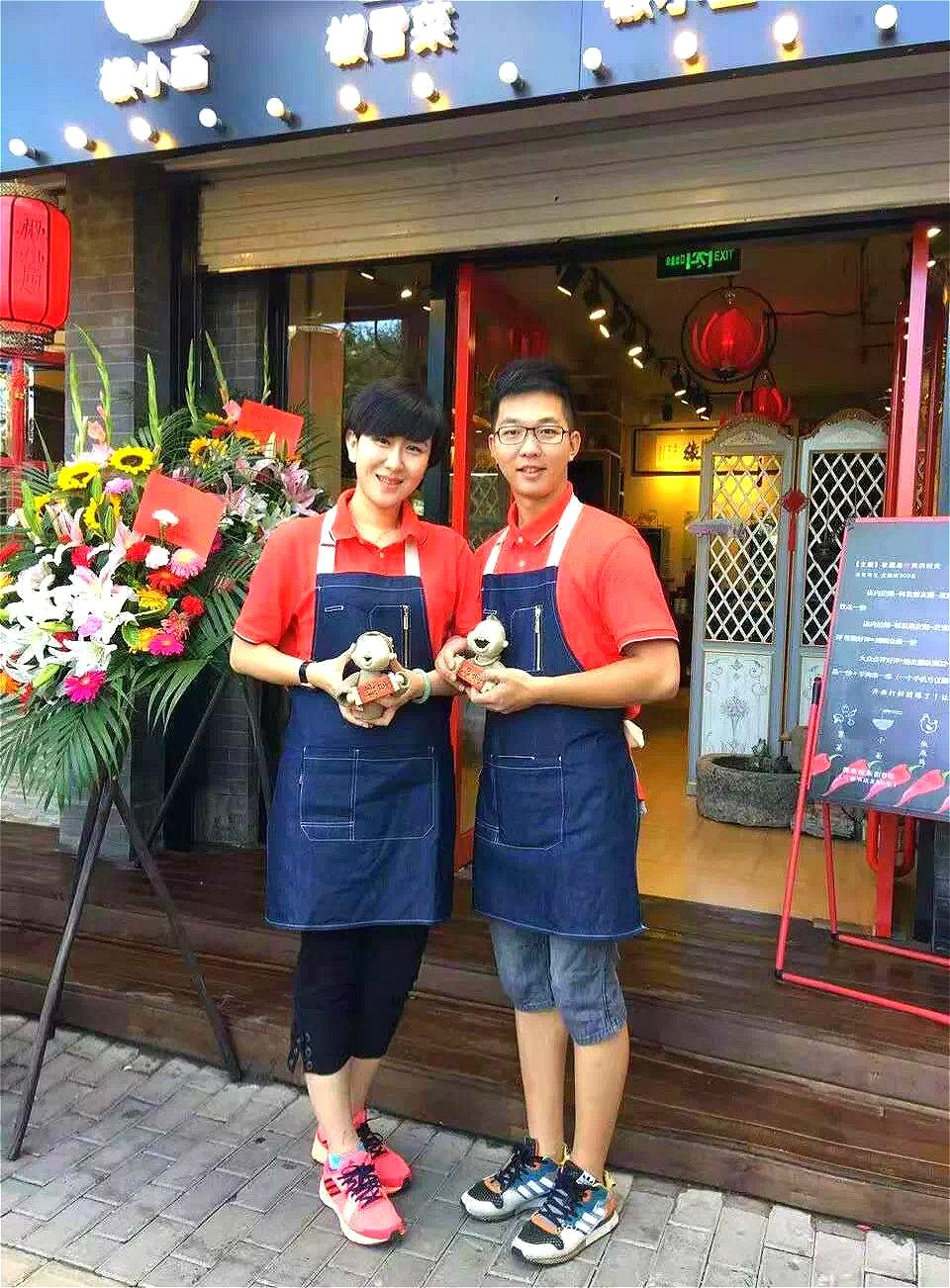 开餐饮店的夫妻：熬过去 就能见到阳光灿烂