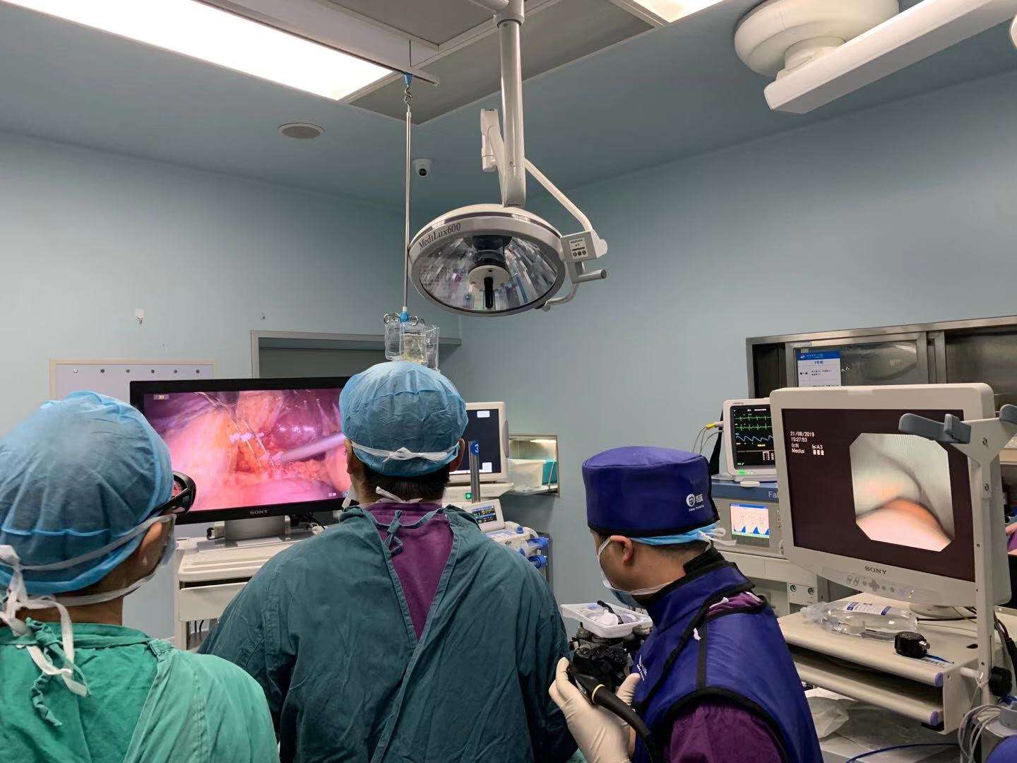 江帆在肝胆科工作