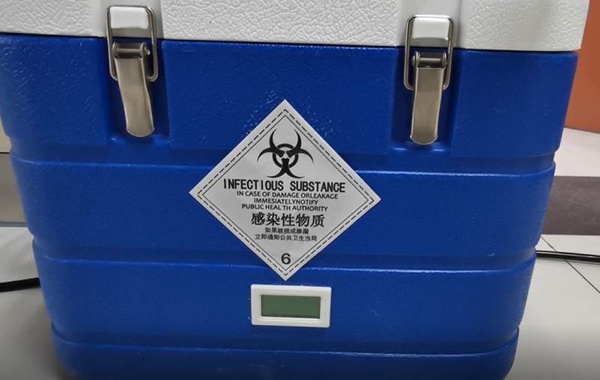 装着样本的密封箱