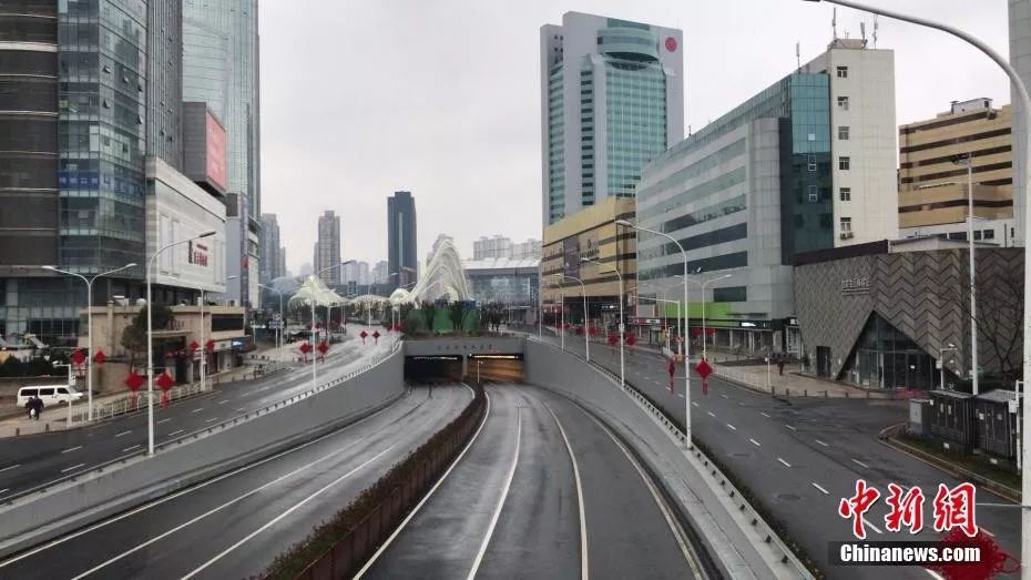  资料图：武汉的街道上空空如也 中新社记者 邹浩 摄
