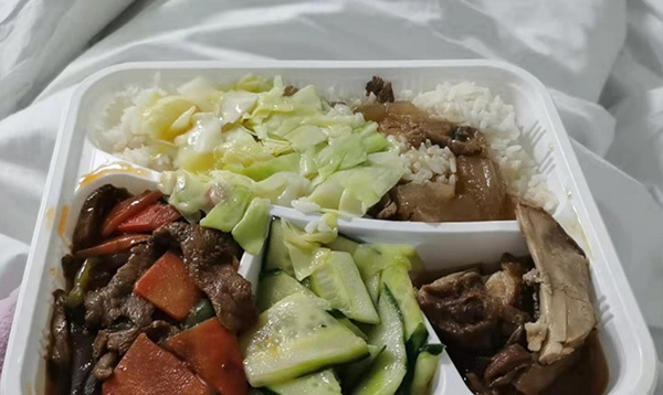 夏女士食欲逐渐变好，能吃三分之二。 受访者供图