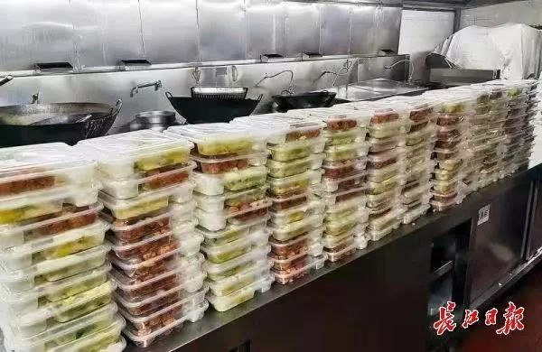 已经准备好的盒饭套餐 艳阳天酒家供图