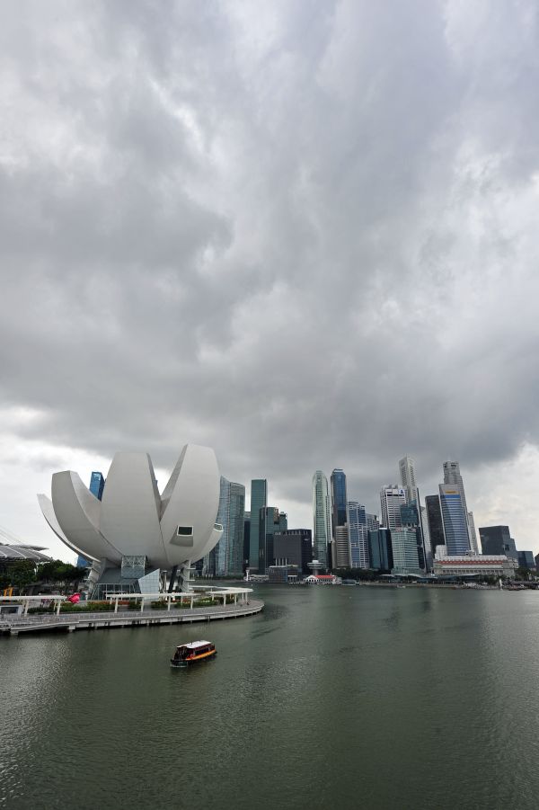 英媒:泰国新加坡央行出招应对疫情的经济影响