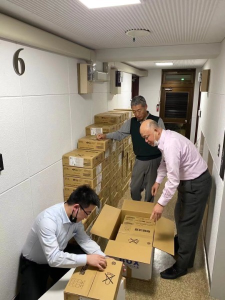 日本山西同乡会购买的医疗物资正在打包