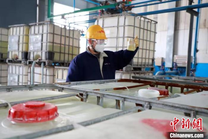 阳煤纳米新材料产业园消毒液生产线紧急投产。 阳煤集团供图
