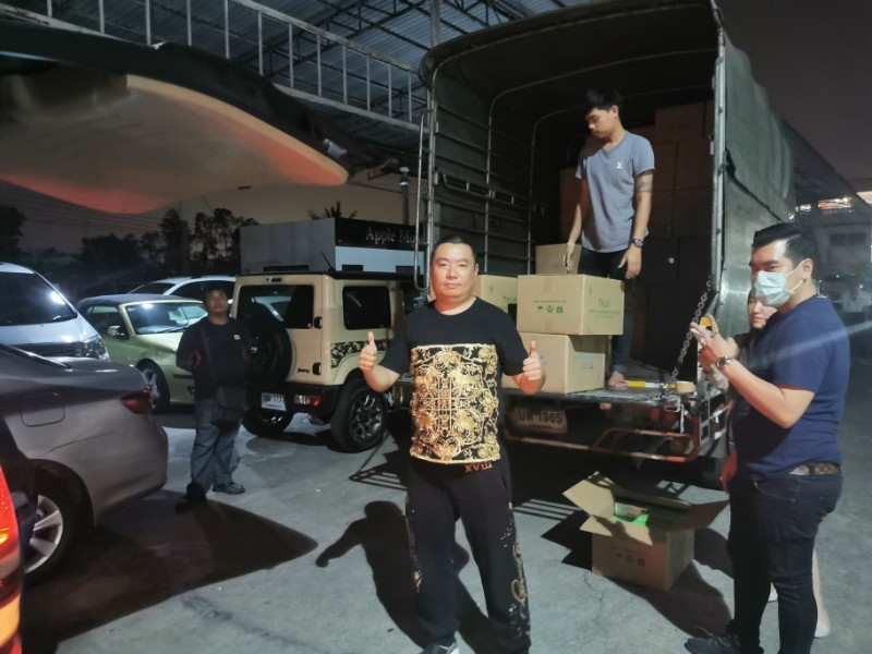 泰国山西商会购到口罩正在装车