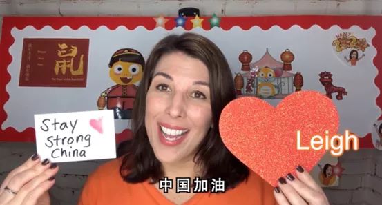外教Leigh老师手绘卡片表达美好祝愿。
