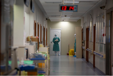 生死拉锯：一名71岁新冠肺炎危重症患者曾想放弃