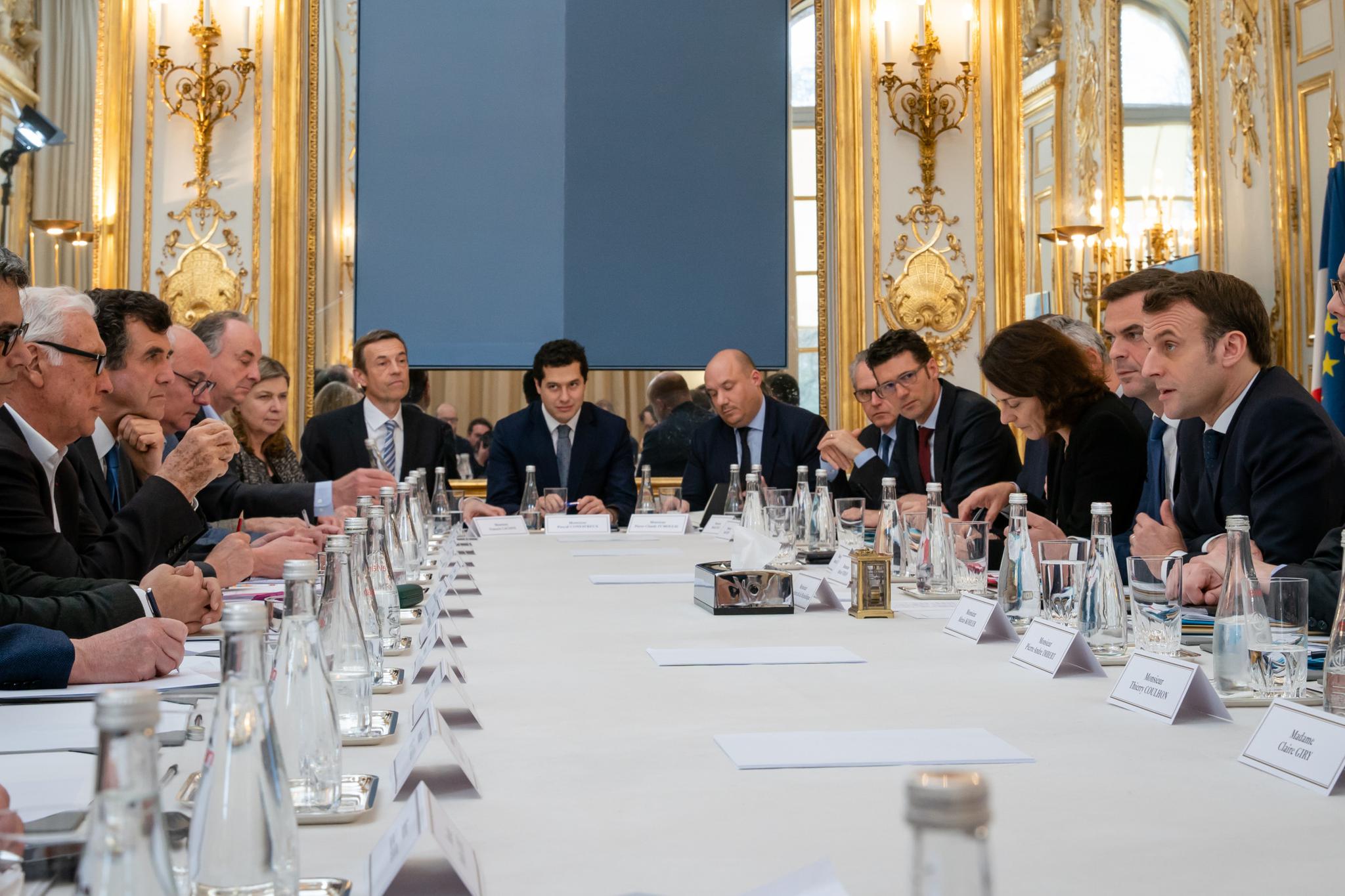 ��ͼΪ3��5�հ����Ṭ�ٰ��ҽѧ�о���Ա����