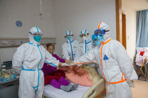 生死拉锯：一名71岁新冠肺炎危重症患者曾想放弃