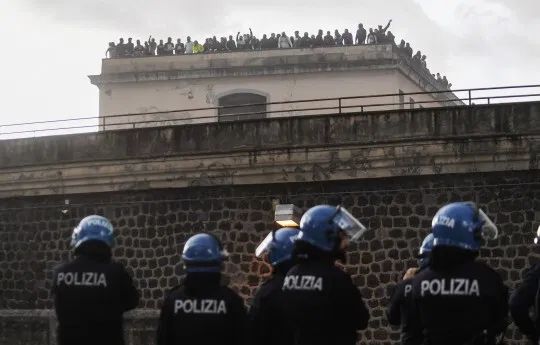 意大利监狱暴动已有20人越狱，致7人死亡