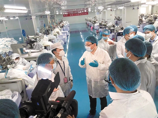 　深圳市领导调研口罩生产线