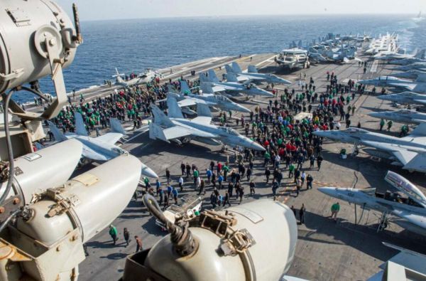 资料图片：美海军“艾森豪威尔”号航母在地中海航行。（美海军官网）