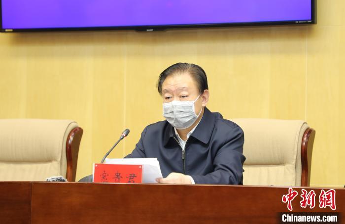 图为内蒙古自治区新冠肺炎疫情防控工作指挥部召开新闻发布会。 张玮 摄