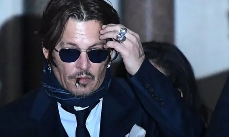 明星 | 再反转?Johnny Depp私密短信曝光,露骨直言:我要烧了Amber Heard的尸体!