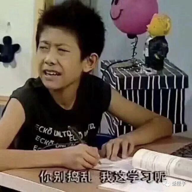 仪式感满满!穿校服上网课,红领巾、队干部标志全戴上,“空中课堂”今天正式开讲!