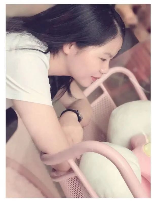 黄小瑜:“雪白的灵魂折翼挥舞”诗小辑 黄小瑜:“雪白的灵魂折翼挥舞”诗小辑