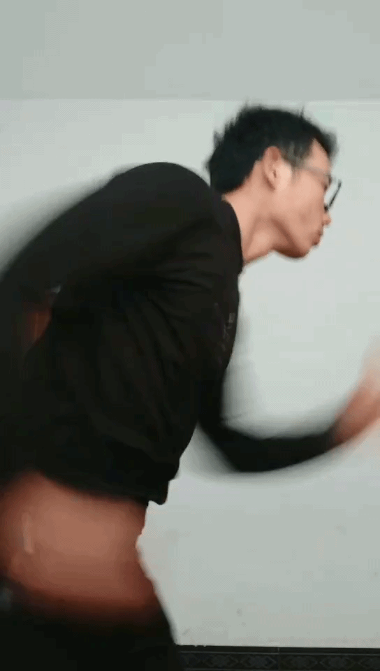 也可以把楼梯当成跑步机,每天爬35层楼,上上下下三百回合.