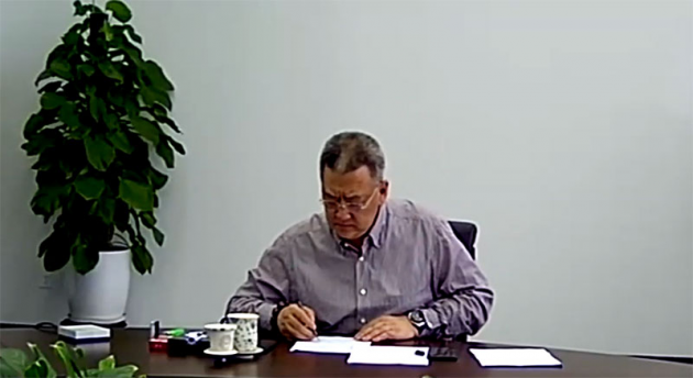 新纶科技老总_新纶科技拖鞋图片(3)