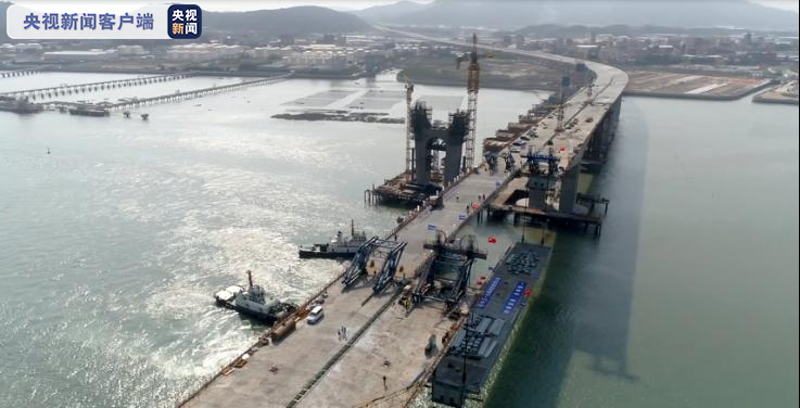 1200吨钢梁成功吊装 福建泉厦漳联盟路跨海大桥实