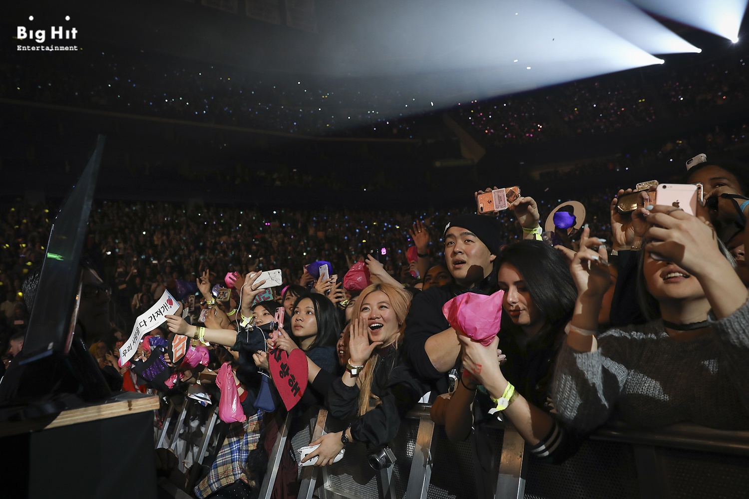 美国确诊病例超8万 防弹少年团紧急推迟当地演出