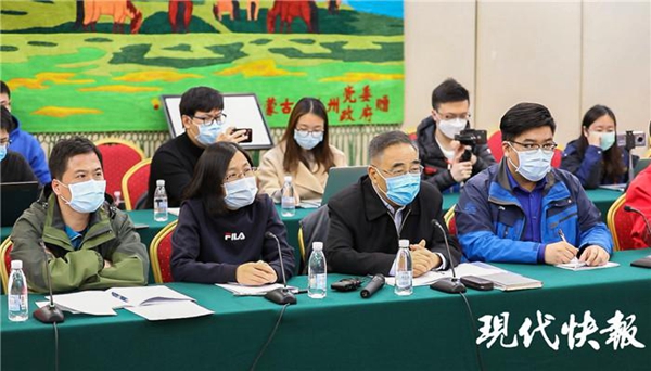 3月18日晚,中央指导组专家组成员、中国工程院院士张伯礼通过电视电话会议与美国同行分享经验。