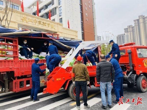 送菜送油还送大米,常德"微助武汉运输直通车"第32批爱心物资抵汉