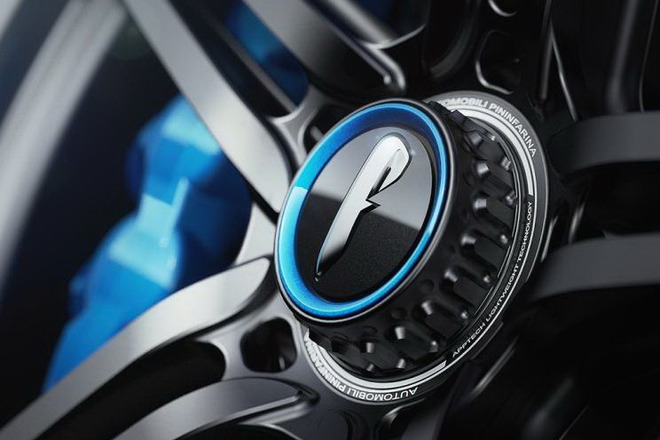 全球限量仅5辆 1900马力电动超跑官图发布