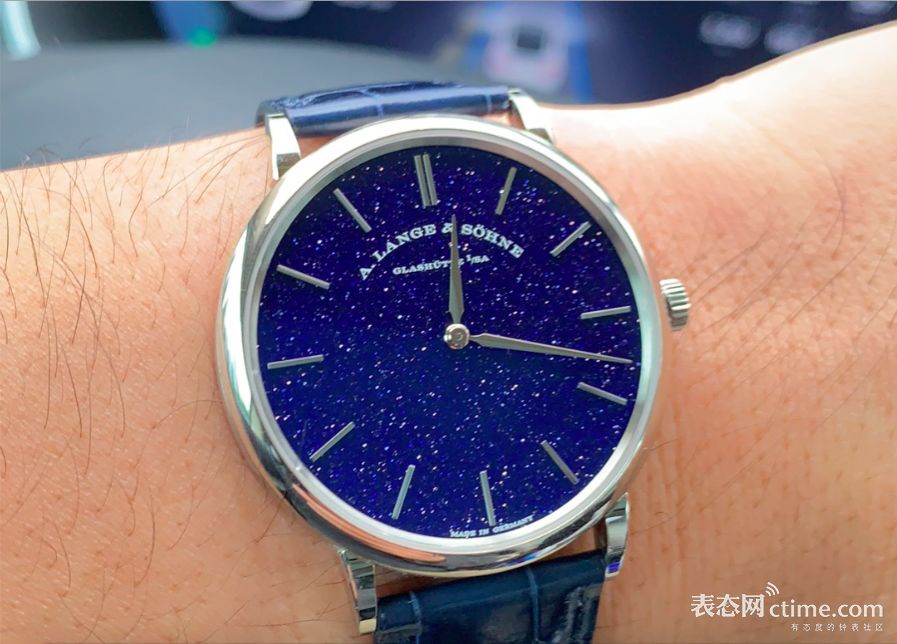 一表难求?价格翻番?朗格“星空”为何招人爱?