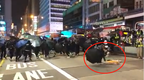 一段暴徒逃跑视频引群嘲，网民：香港以他们为