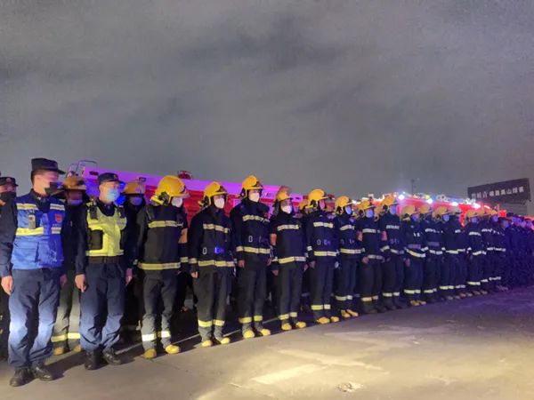 四川凉山州发生森林大火