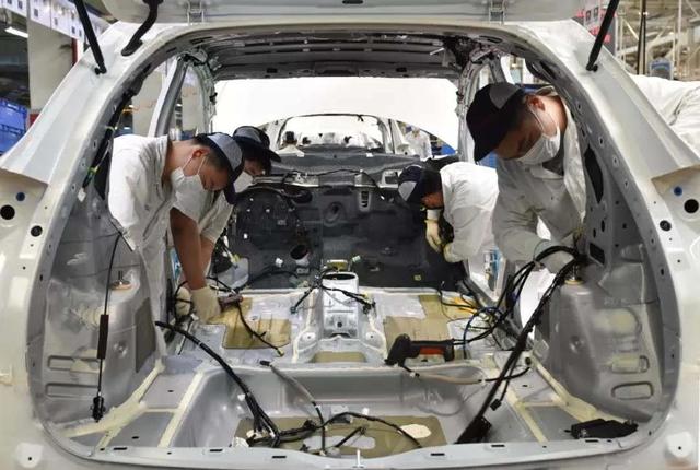 疫情碾压下,车企目标调还是不调?