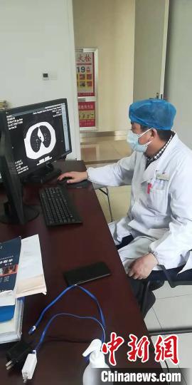 台胞钟国雄在工作中 台盟湖北省委会供图