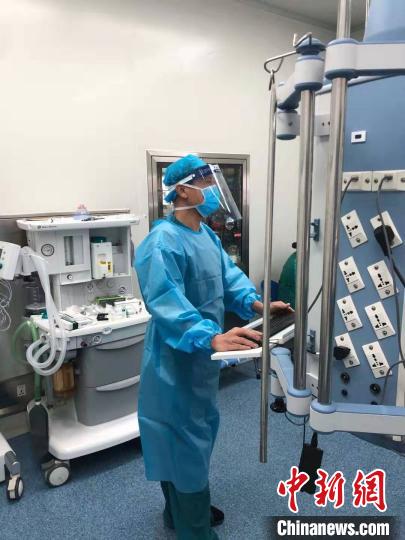 盟员钟鹏在工作中 台盟湖北省委会供图