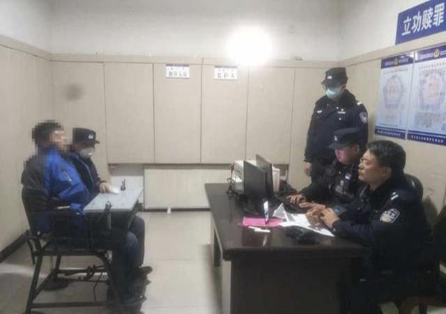 ▲胡某顺被警方抓获。图据内蒙古阿拉善盟阿左旗公安局