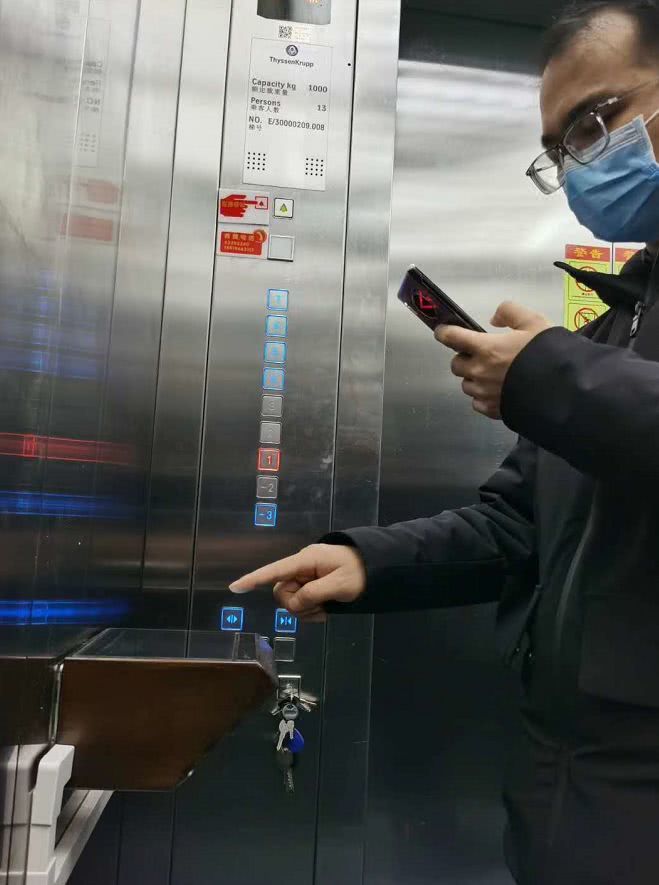 "我们利用全球领先的无介质空中成像技术,进电梯后的全部操作均可在