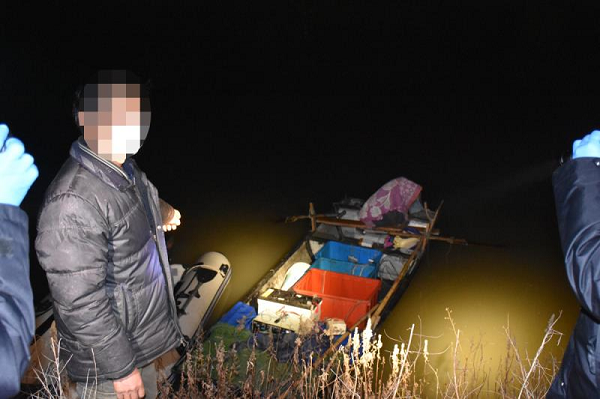 这对夫妻胆太大!用电捕鱼24公斤被刑拘,系崇明今年首起