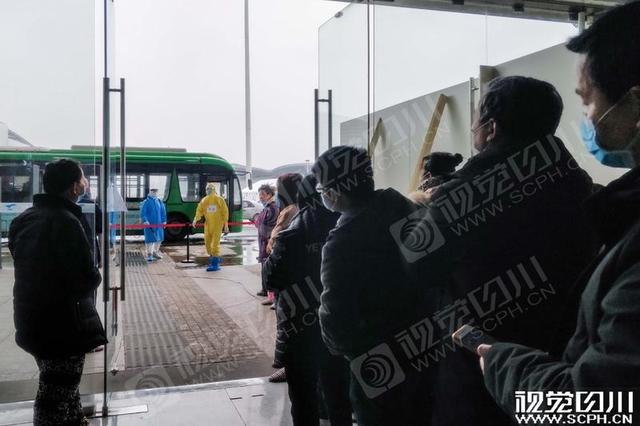 【我在武汉的30天】 川报观察一线摄影记者的视觉日记