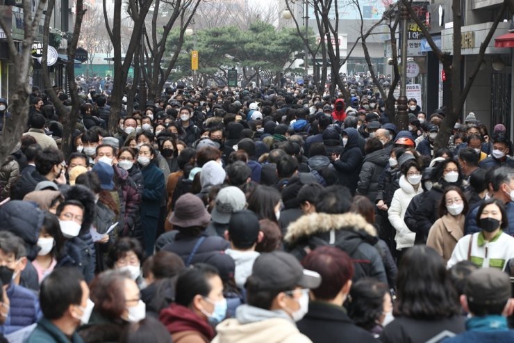 韓國街頭戴口罩的行人