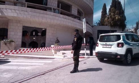 △巴勒斯坦警察封锁了伯利恒天使酒店附近地区 （图片来自网络）