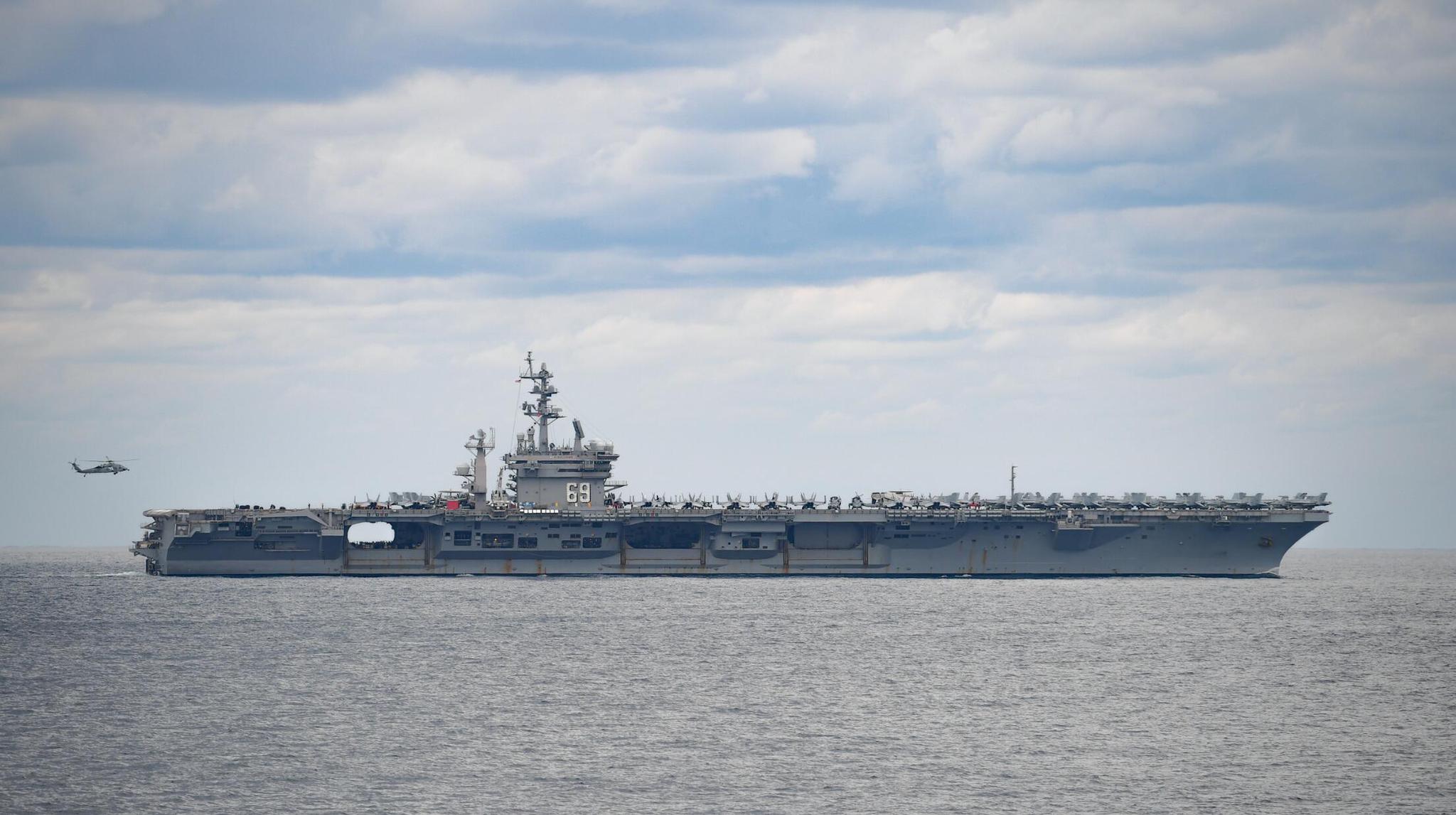 美法双航母现身地中海 互相在对方航母上起降战