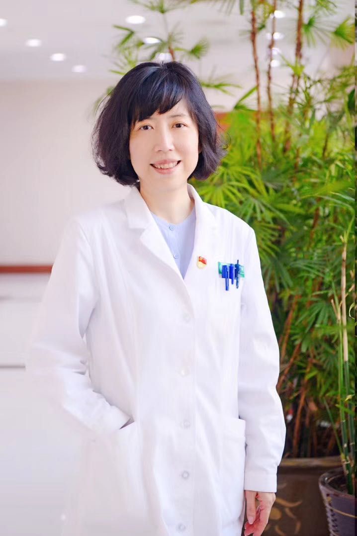刘东颖说，自2月21日制定方案至今，病房里已经有80%以上的患者使用了中药汤药的个性化治疗。受访者供图