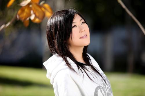 街头唱歌红遍网络,登上春晚大舞台,西单女孩如今卖牙膏身价过亿