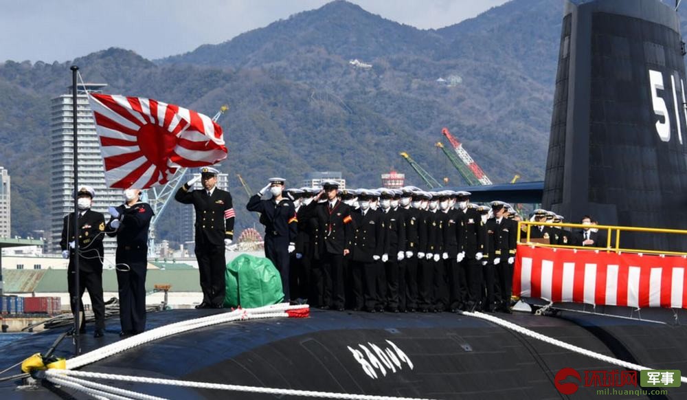 日本首艘锂电池潜艇服役 艇员全都戴口罩参加仪