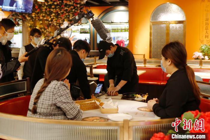 上海实体商业推出38小时直播“云逛街”