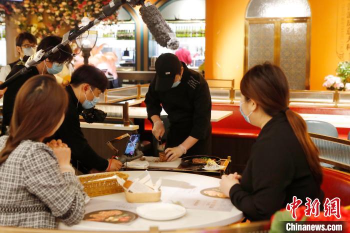 上海实体商业推出38小时直播“云逛街”