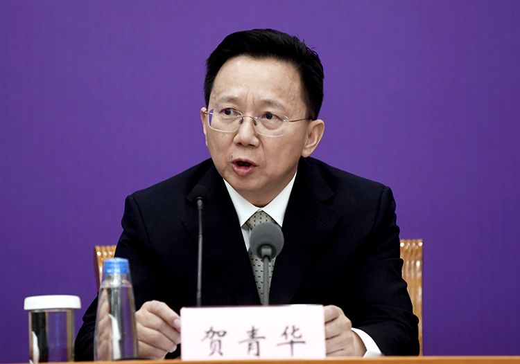 国家卫生健康委疾控局一级巡视员贺青华回答记者提问.