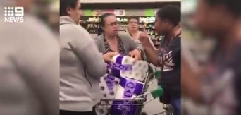 为抢购卫生纸大打出手 澳大利亚两女子被警方控